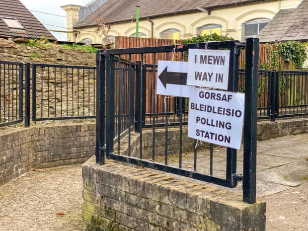 Elusennau ac ymgyrchu: myfyrdodau cyn yr etholiad i’r Senedd ac etholiadau lleol